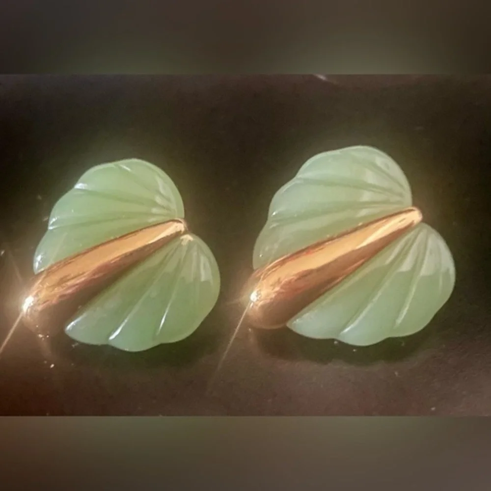 Vintage Jade-Colored Leaf Earrings - Picture 2 of 6